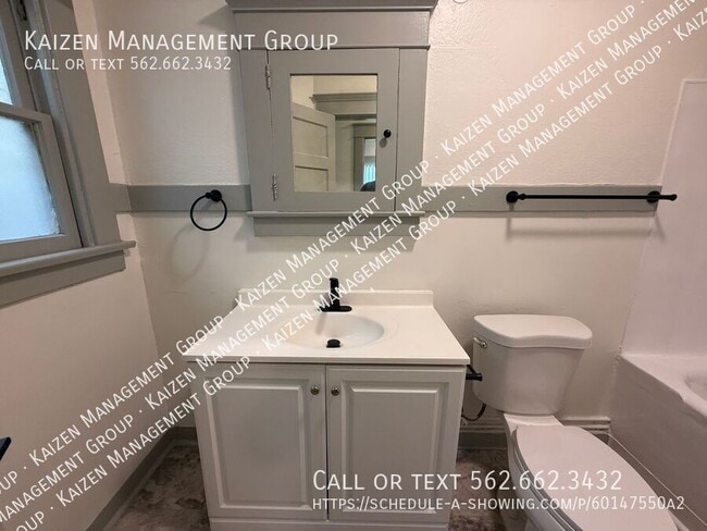 Building Photo - 536 W 14th St