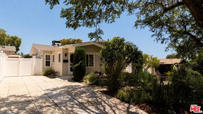 Building Photo - 5128 Windermere Ave