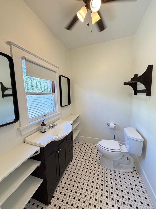 Building Photo - Quaint 2BD/1BA house in La Mesa Village available now for a 1-year lease!