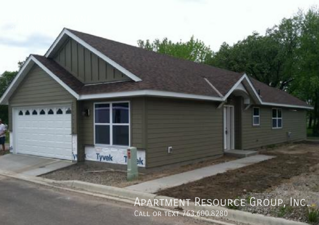 Building Photo - 830 Greta Ln
