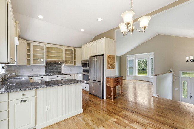 Building Photo - Experience a private retreat just beyond the city limits of Winchester where scenic beauty and re...