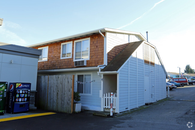 Building Photo - The Wedgewood Apartments