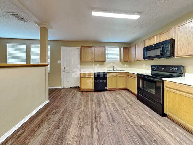 Building Photo - 711 Odenville Dr