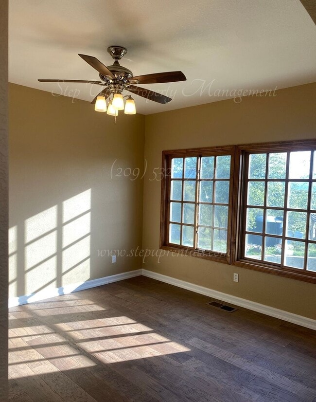 Building Photo - Elegant Mountain-View Home with Solar, Well Water & Septic – Utility Savings Included!