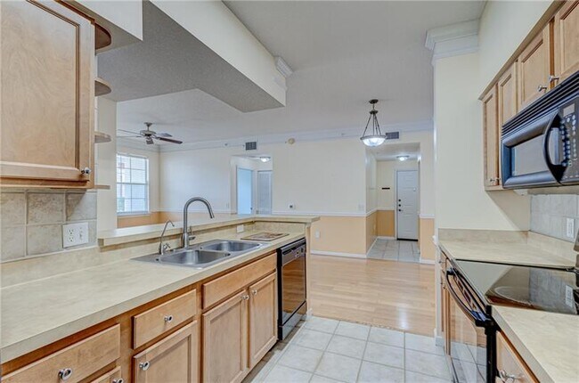Building Photo - 9833 Baywinds Blvd