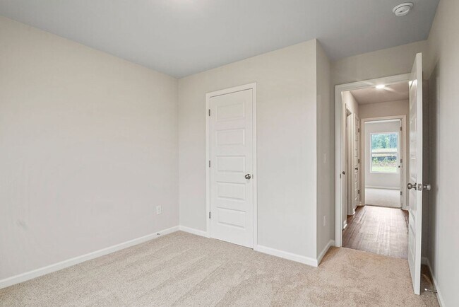 Building Photo - 817 Ashford Dr