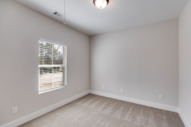 Building Photo - 319 Bledsoe St