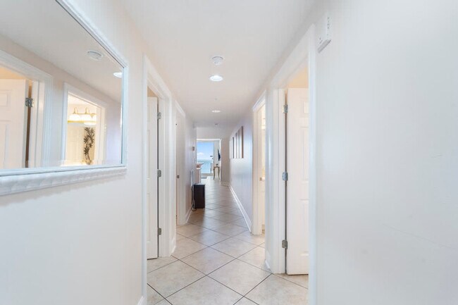 Building Photo - 10811 Front Beach Rd