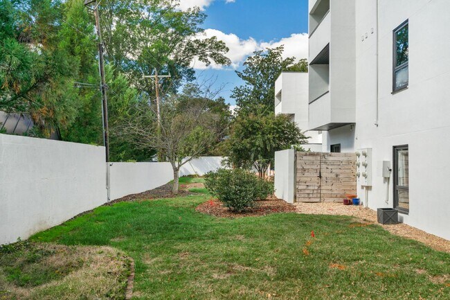 Building Photo - 501 Fenton Pl