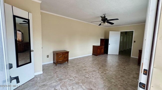 Building Photo - 5557 Floral Ave