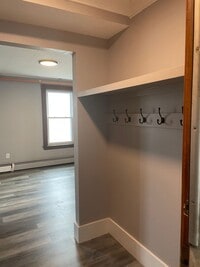 Building Photo - Updated 1 Bedroom, Available Aug 1!