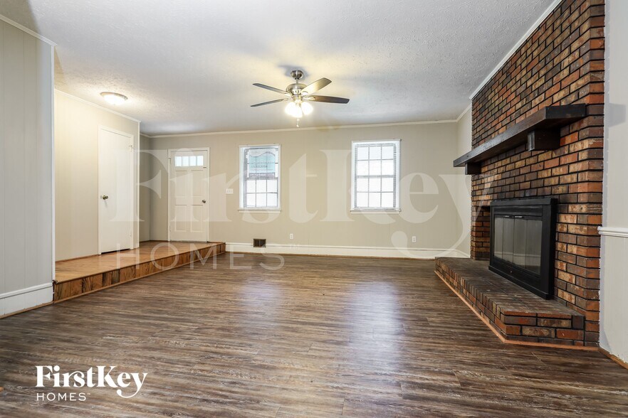 Building Photo - 3704 Newport Dr