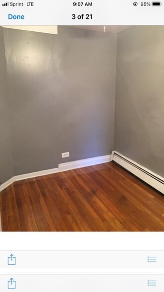 Building Photo - 1222 W Albion Ave