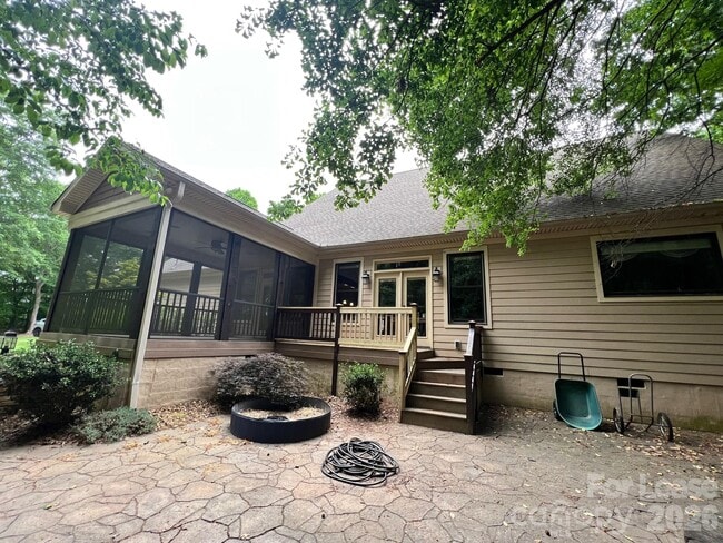 Building Photo - 8994 Azalea Rd
