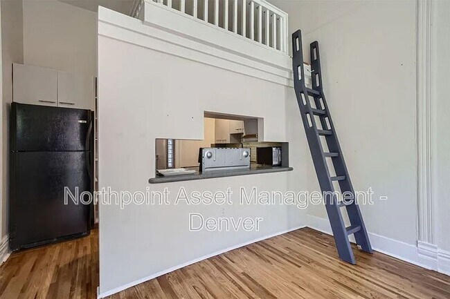 Building Photo - Newly Renovated Single Family Home | 1 BR/1BA | Fireplace!