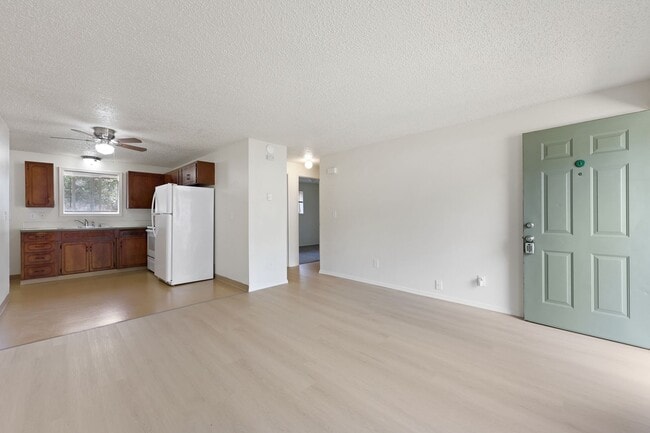 Building Photo - Move in ready! 2 bed 1 bath Olympia duplex!