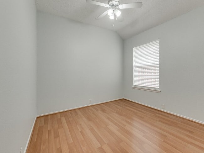 Building Photo - 4801 Holly Berry Dr