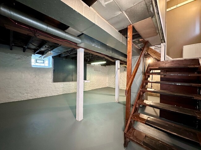 Building Photo - 923 Marshall Ave