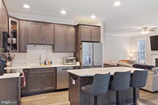 Building Photo - 937 Marzoff Rd