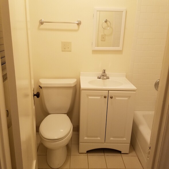 remodeled bath - 1824 30th St