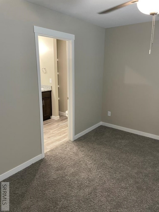 Building Photo - 530 Trails End