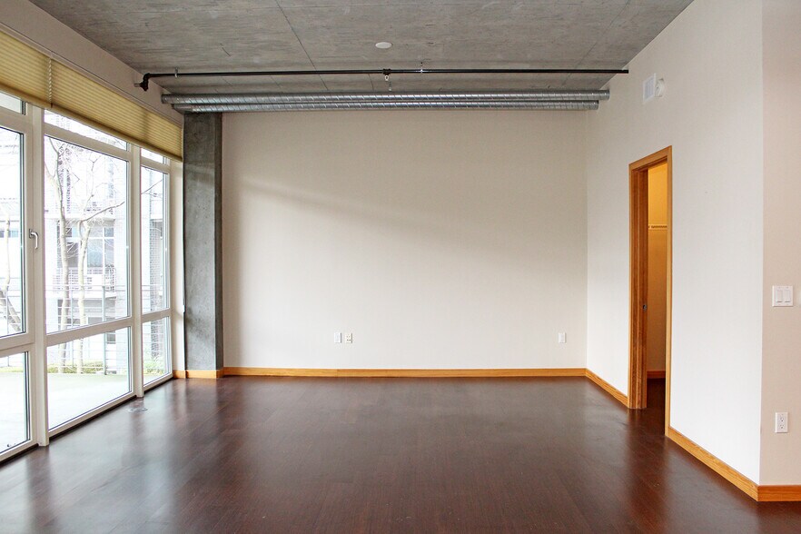 Building Photo - 1255 NW 9th Ave