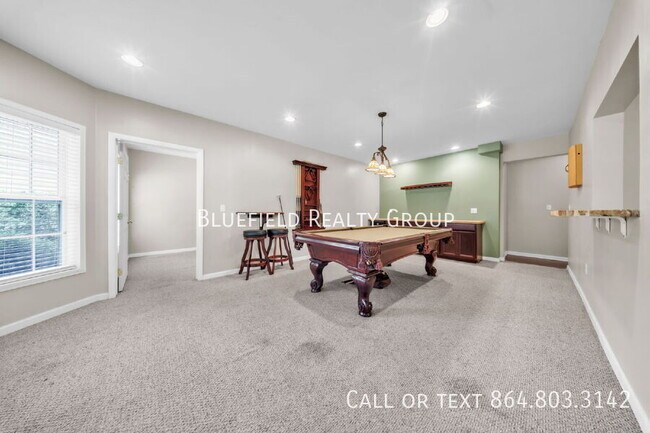 Building Photo - 417 Summergreen Way
