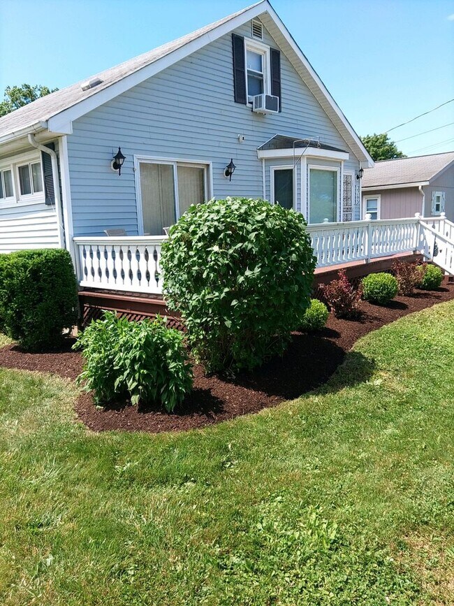 Building Photo - Corporate House 3BR 2 Bath