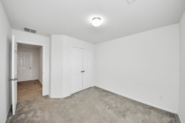 Building Photo - 25430 King Reyes St