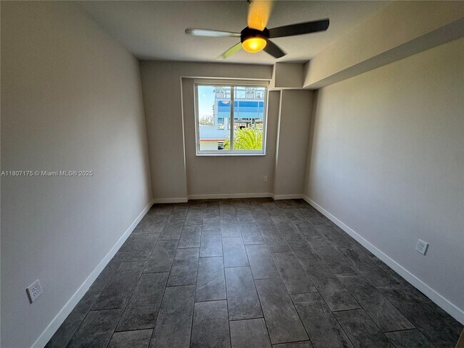 Building Photo - 2500 SW 22nd Terrace