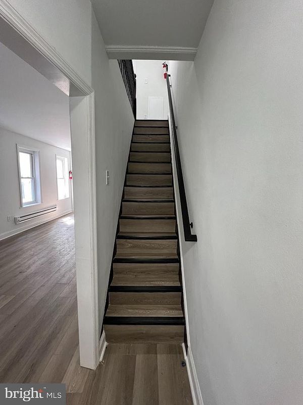 Building Photo - 925 W 3rd St