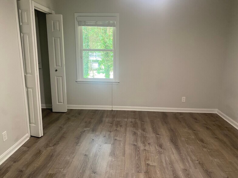 master bedroom - 851 Rockbridge Rd SW