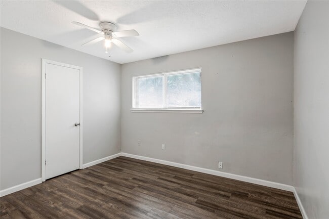 Building Photo - 16962 Glen Eagle Dr N