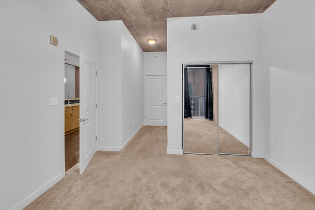 Building Photo - 301 Demonbreun St