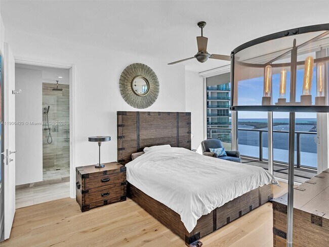 Building Photo - 1300 Brickell Bay Dr