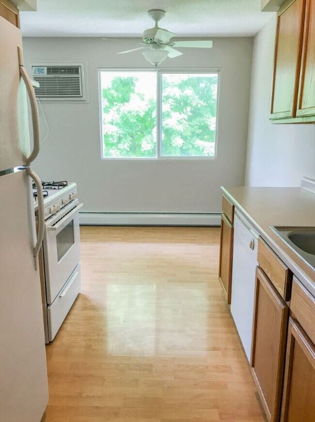 Building Photo - Great One Bedroom Condo in New Hope for $1...