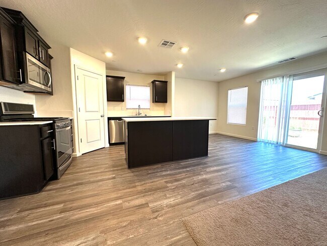 Building Photo - Beautiful Single Story Home Ready To Be Called Home!