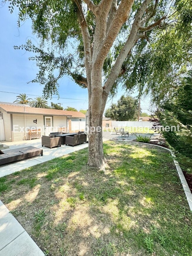 Building Photo - Great 2 bed 1 bath Craftsman home!