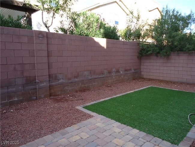 Building Photo - 8954 Fox Season Ave