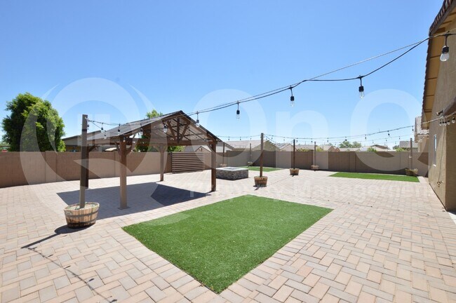 Building Photo - 367 E Kona Dr