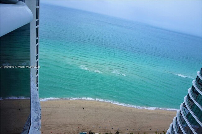 Building Photo - 15811 Collins Ave