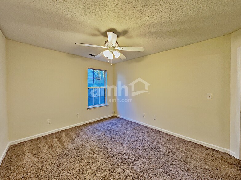 Building Photo - 4457 Grove Dr NW