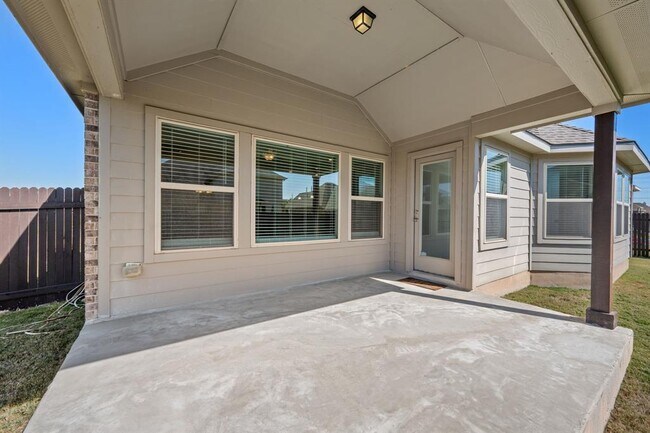 Building Photo - 717 N Emory Cove