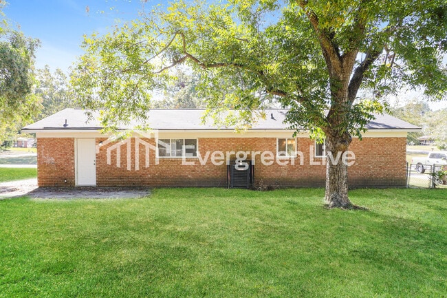 Building Photo - 3609 Massoit Dr