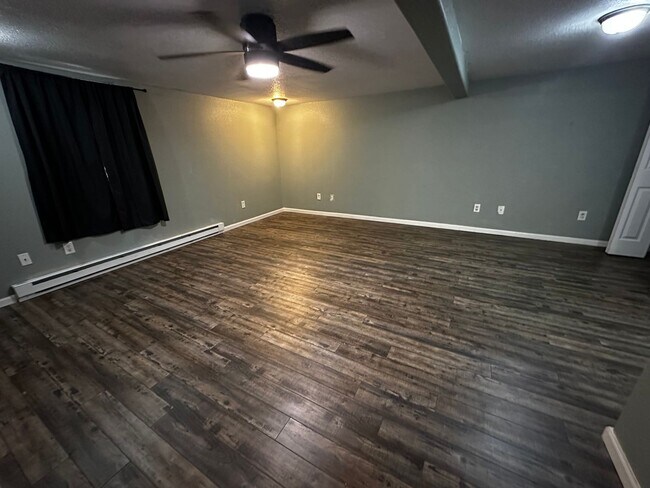Building Photo - 4 Bedroom House with Lake views!