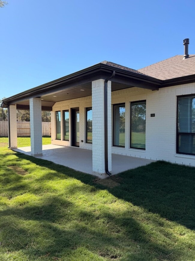 Building Photo - 18459 Chameleon Ct