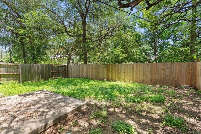 Building Photo - 11411 Walnut Ridge Dr