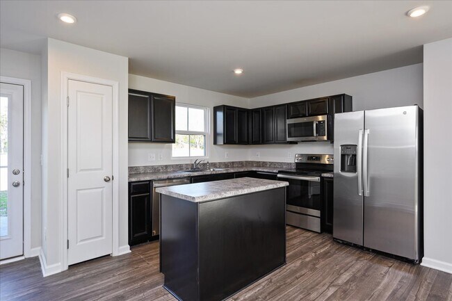 Building Photo - 105 Highcreek Dr