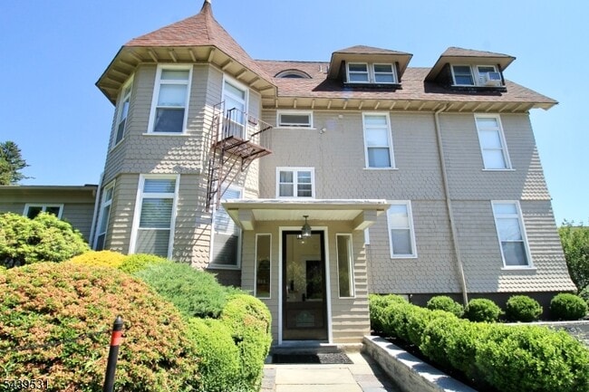 Building Photo - 39 N Mountain Ave