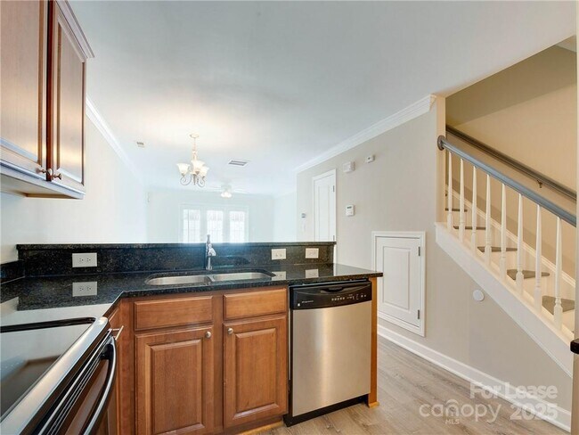 Building Photo - 1344 Green Oaks Ln